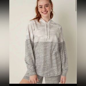 VICTORIAS SECRET PINK VARSITY LONG SLEEVE PULLOVER HOODIE TEE TOP MEDIUM